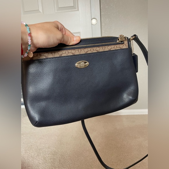 Coach purse - Picture 2 of 7